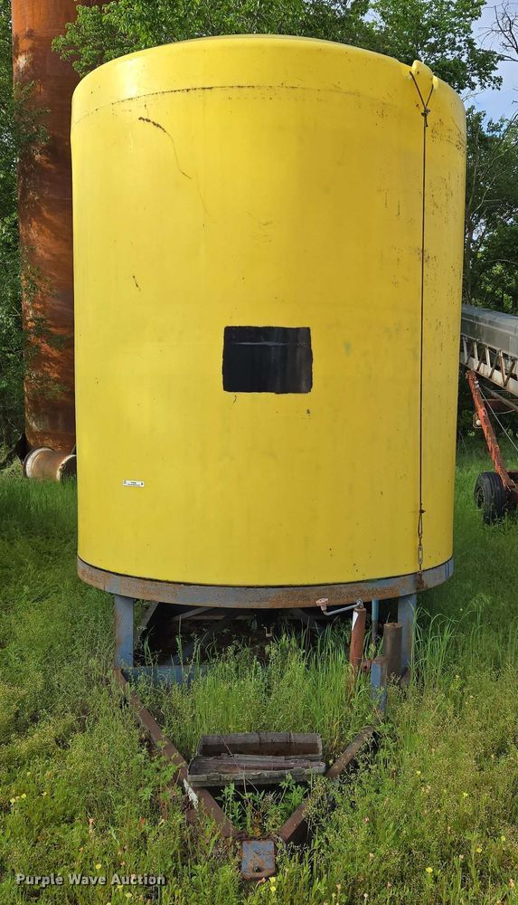 image for item EN8983 Nurse tank trailer