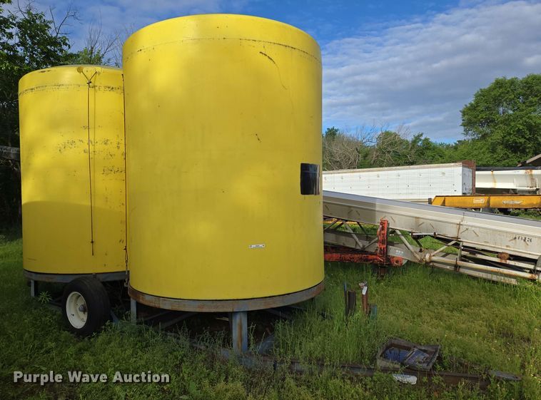 image for item EN8983 Nurse tank trailer