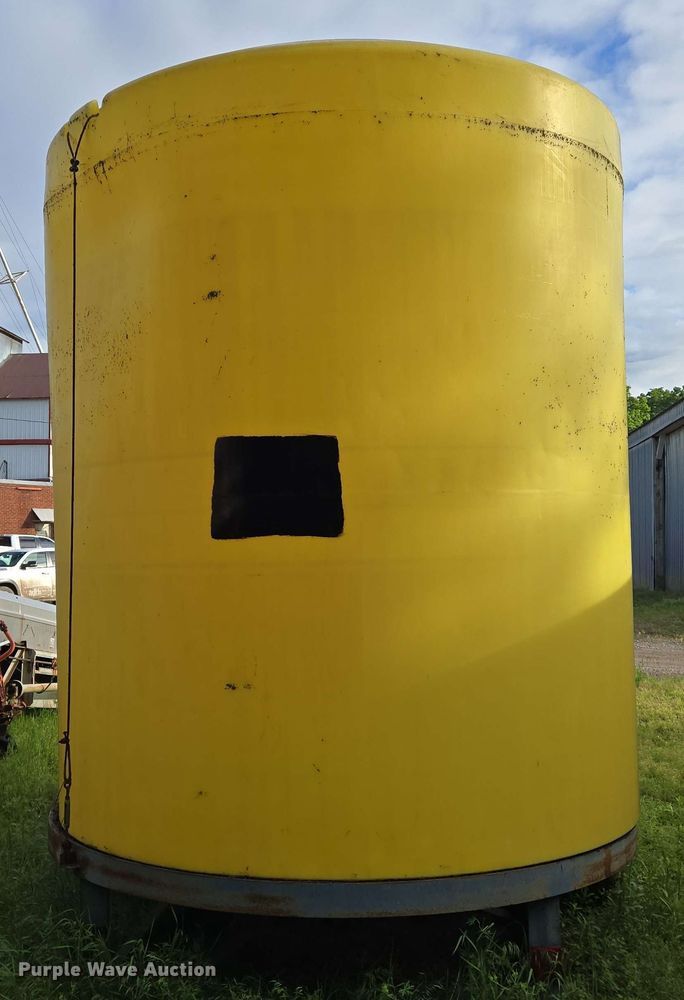 image for item EN8983 Nurse tank trailer