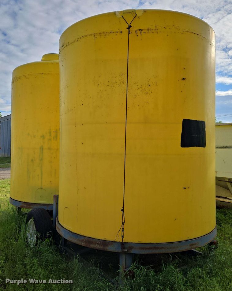 image for item EN8983 Nurse tank trailer