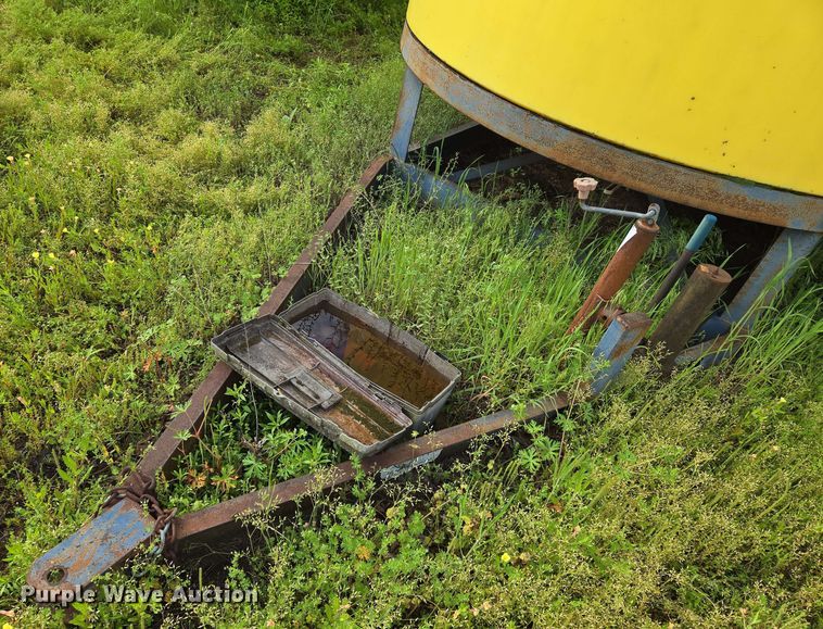 image for item EN8983 Nurse tank trailer