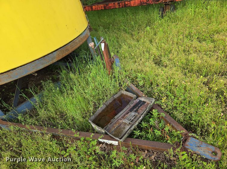 image for item EN8983 Nurse tank trailer