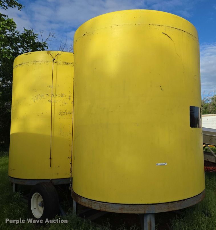 image for item EN8983 Nurse tank trailer