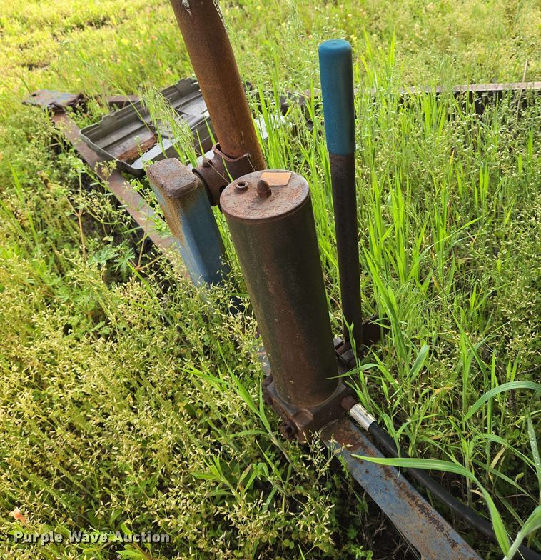 image for item EN8983 Nurse tank trailer