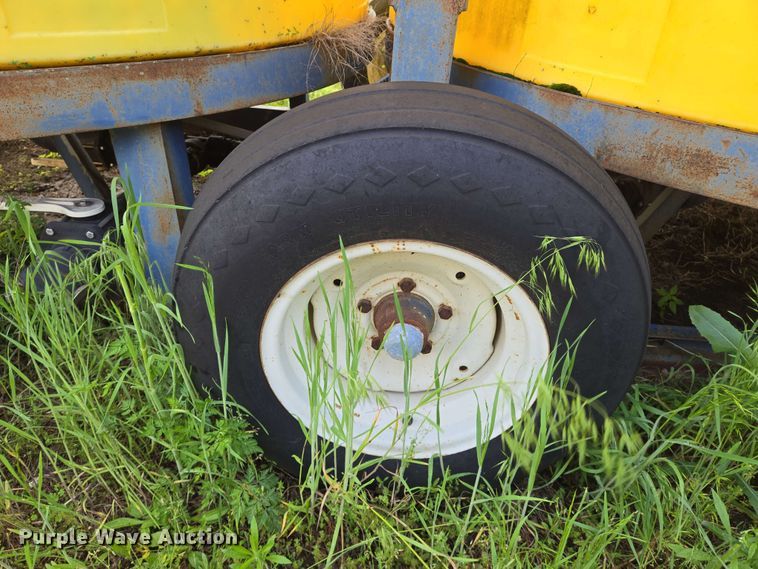 image for item EN8983 Nurse tank trailer