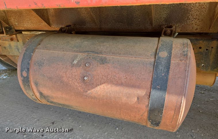 image for item EN8986 1976 International Loadstar 1700 grain truck