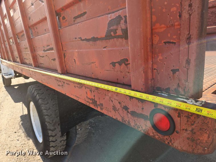 image for item EN8986 1976 International Loadstar 1700 grain truck