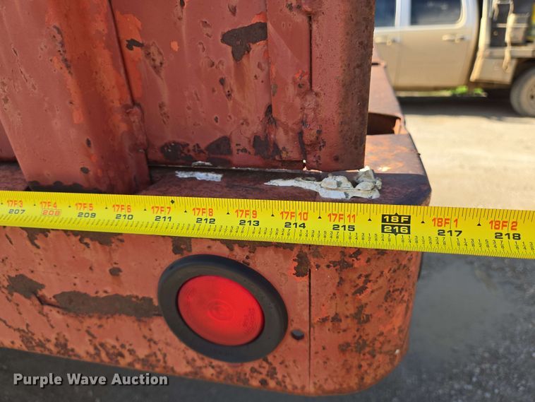 image for item EN8986 1976 International Loadstar 1700 grain truck