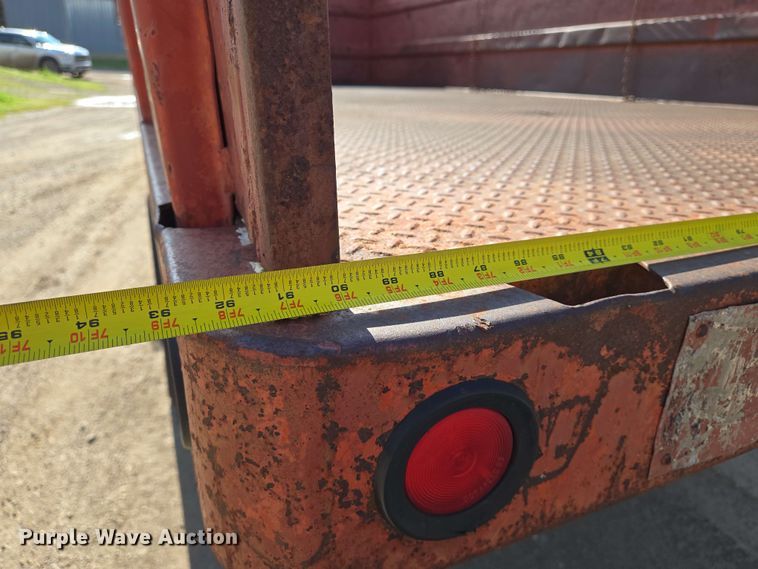 image for item EN8986 1976 International Loadstar 1700 grain truck