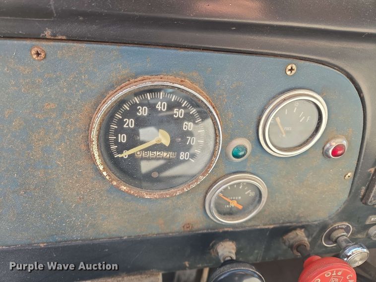 image for item EN8986 1976 International Loadstar 1700 grain truck