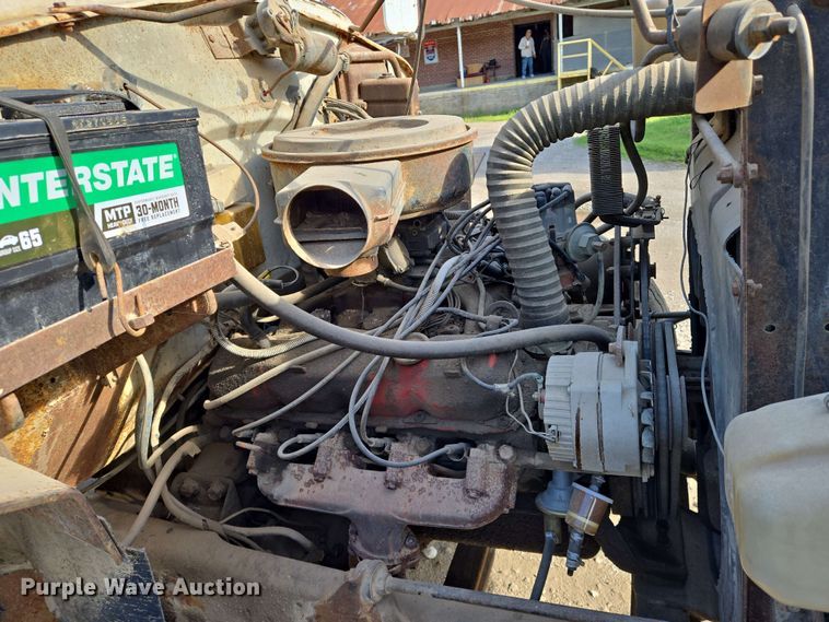 image for item EN8986 1976 International Loadstar 1700 grain truck