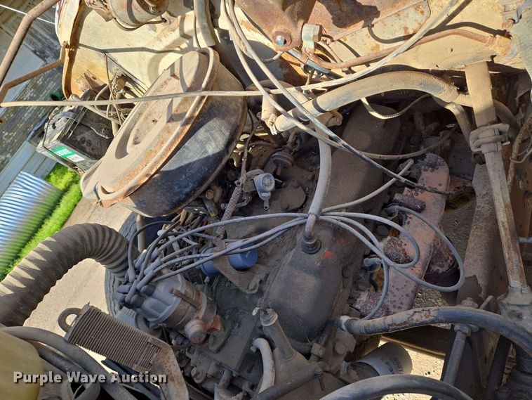 image for item EN8986 1976 International Loadstar 1700 grain truck