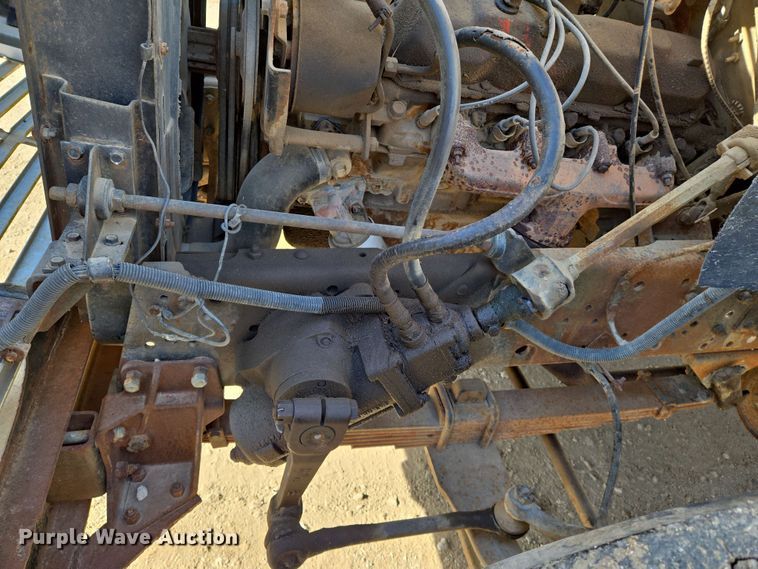 image for item EN8986 1976 International Loadstar 1700 grain truck