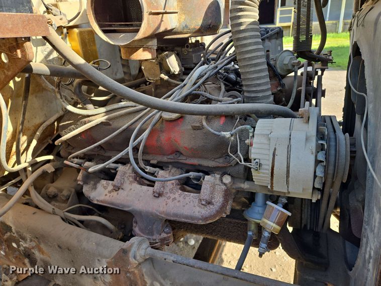 image for item EN8986 1976 International Loadstar 1700 grain truck