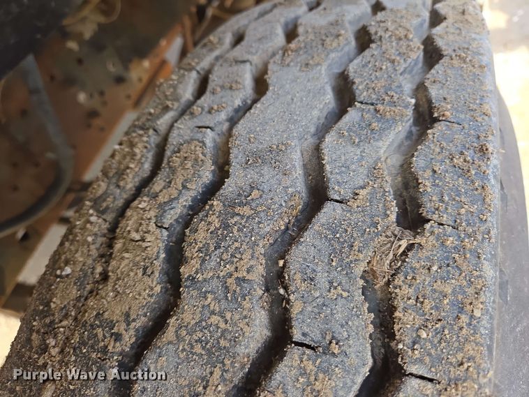 image for item EN8986 1976 International Loadstar 1700 grain truck