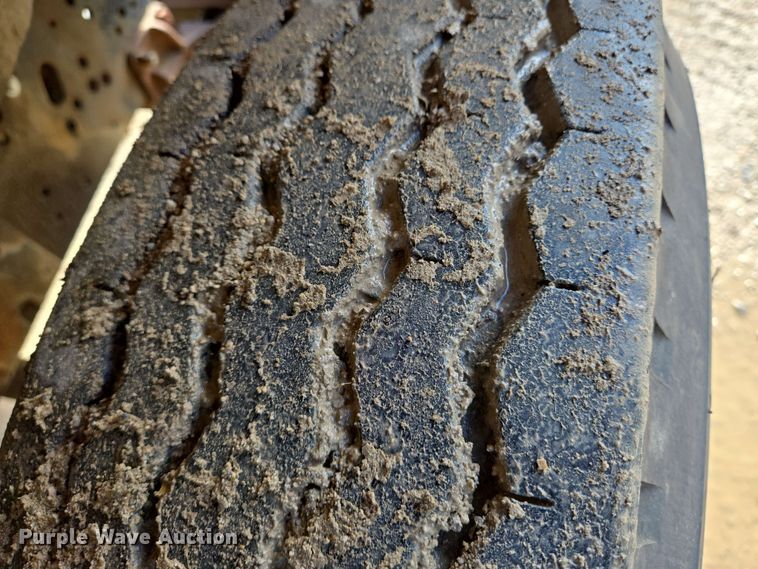 image for item EN8986 1976 International Loadstar 1700 grain truck