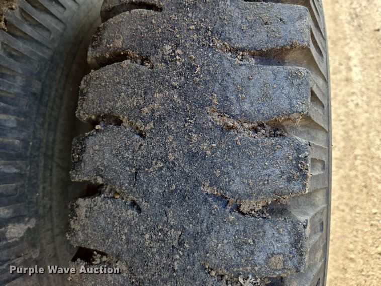 image for item EN8986 1976 International Loadstar 1700 grain truck