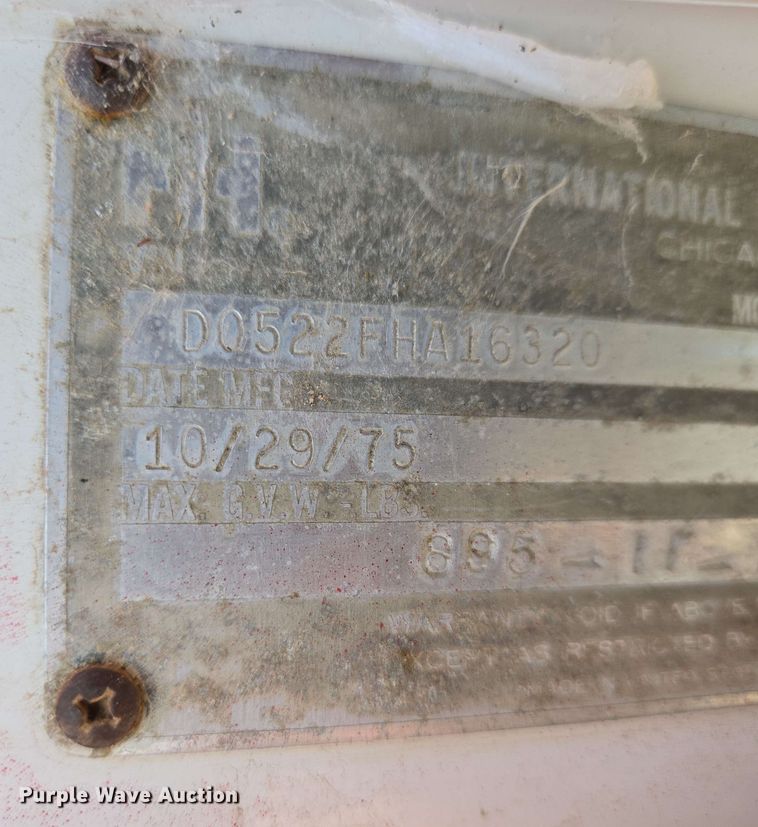 image for item EN8986 1976 International Loadstar 1700 grain truck