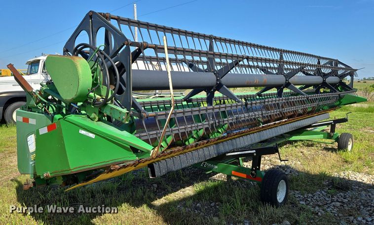 image for item EN8989 1995 John Deere 925 flex head