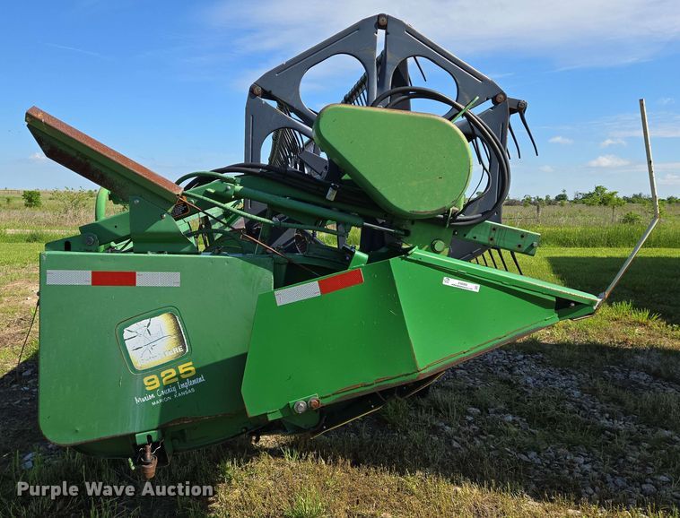 image for item EN8989 1995 John Deere 925 flex head