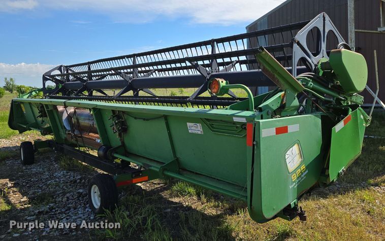 image for item EN8989 1995 John Deere 925 flex head