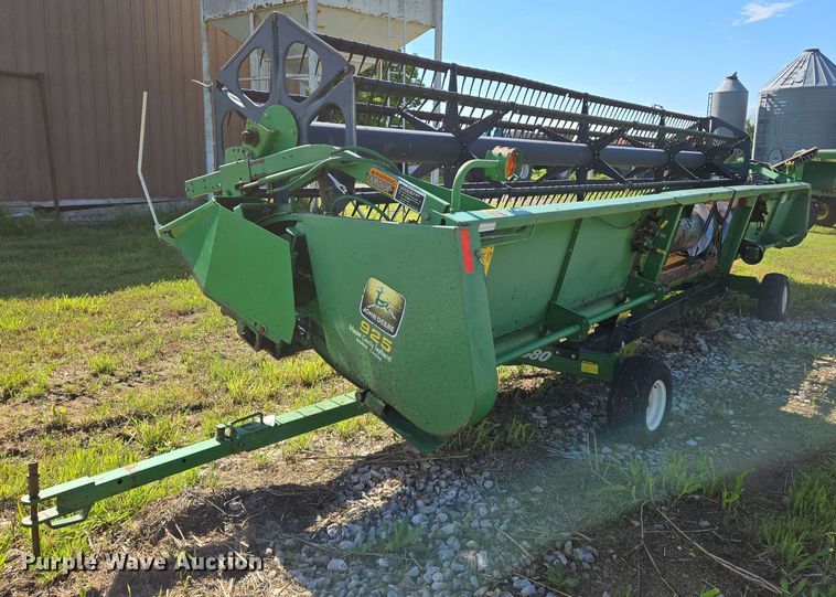 image for item EN8989 1995 John Deere 925 flex head