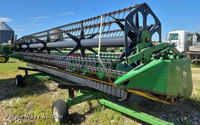 image for item EN8989 1995 John Deere 925 flex head