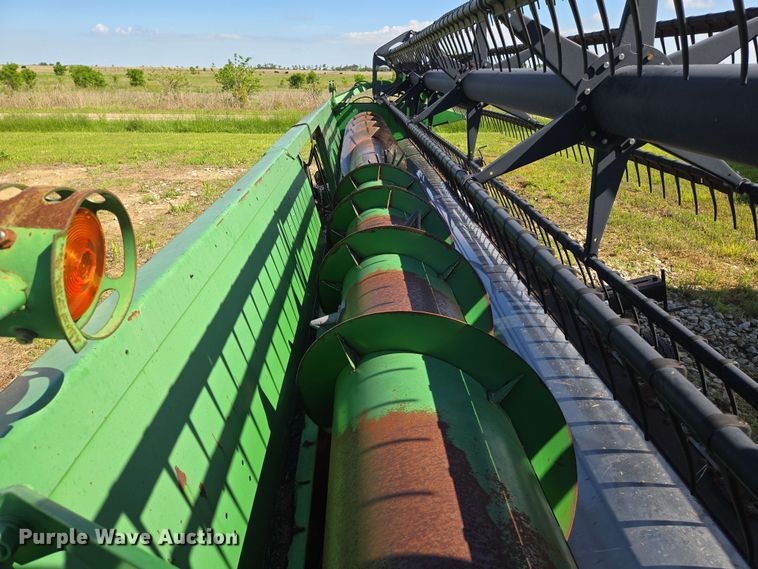 image for item EN8989 1995 John Deere 925 flex head