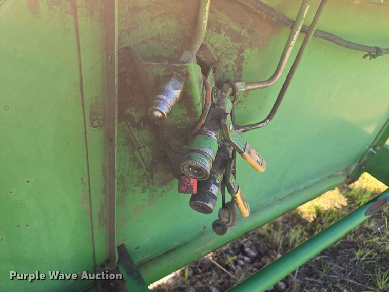 image for item EN8989 1995 John Deere 925 flex head