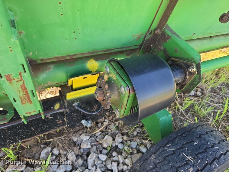 image for item EN8989 1995 John Deere 925 flex head