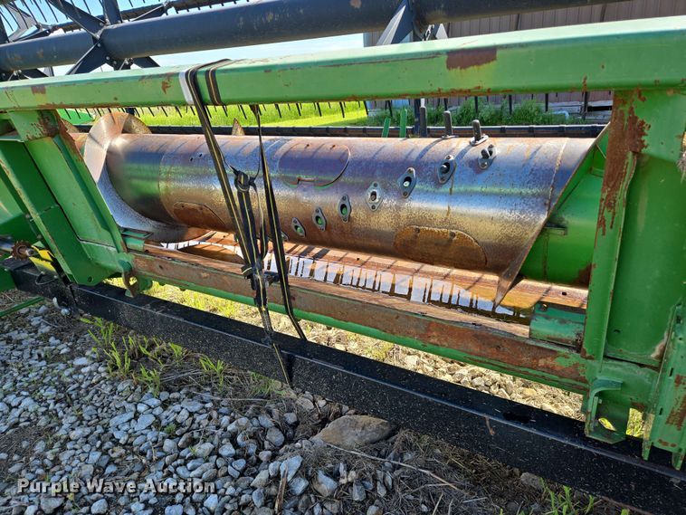 image for item EN8989 1995 John Deere 925 flex head