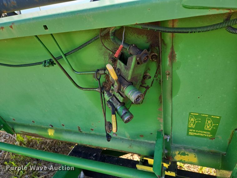 image for item EN8989 1995 John Deere 925 flex head