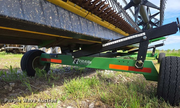 image for item EN8989 1995 John Deere 925 flex head