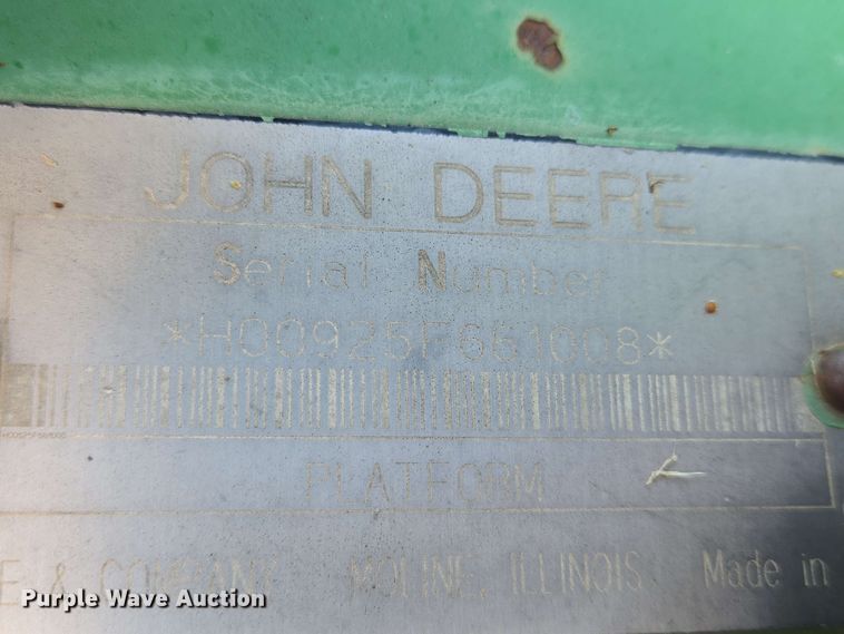 image for item EN8989 1995 John Deere 925 flex head