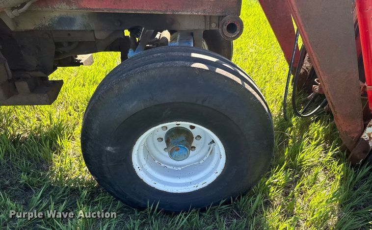 image for item EQ1430 1988 Ford TW-15 tractor