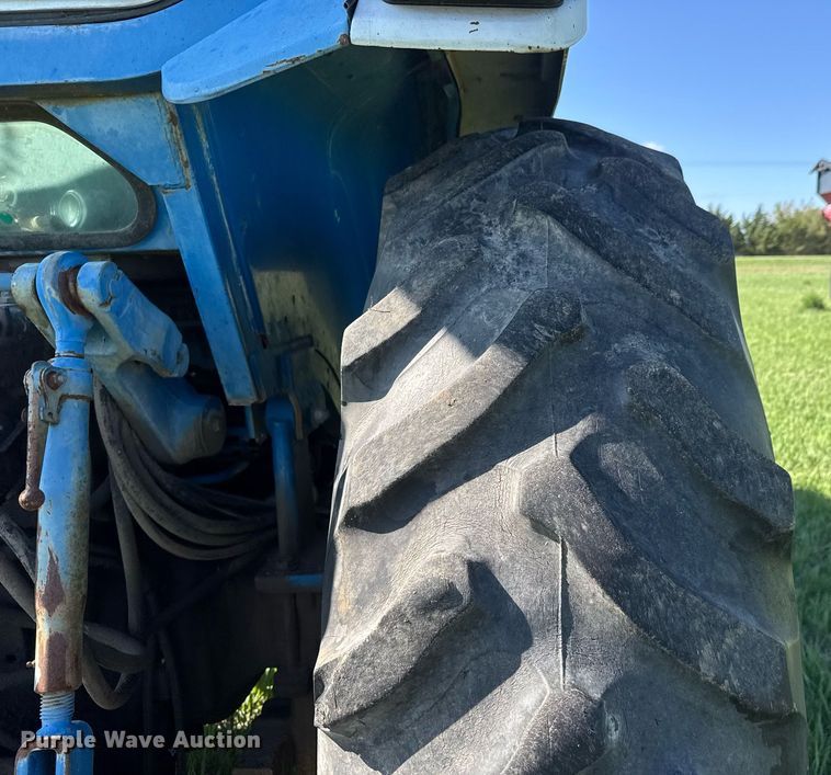 image for item EQ1430 1988 Ford TW-15 tractor