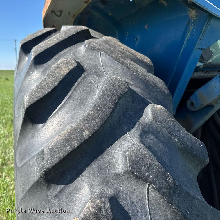 image for item EQ1430 1988 Ford TW-15 tractor