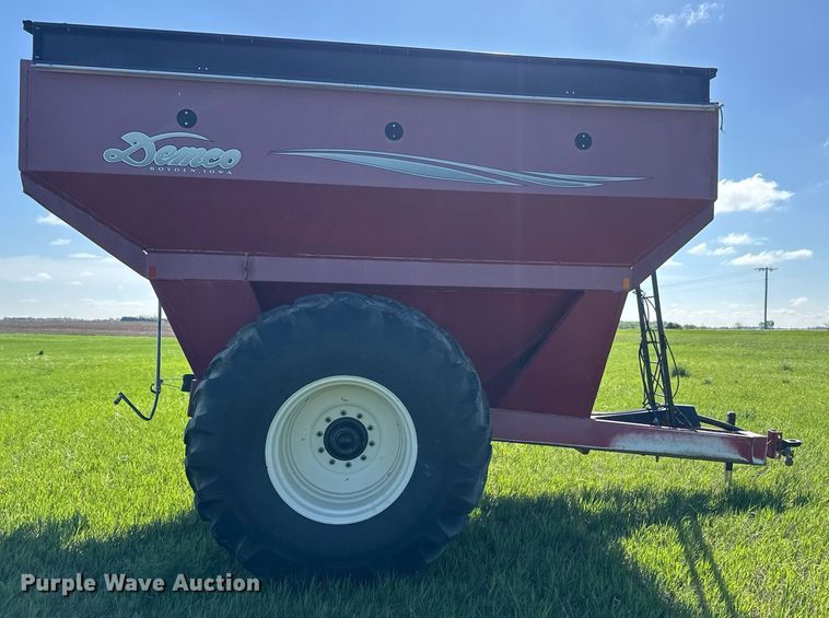 image for item EQ1431 2003 Demco 750 grain cart