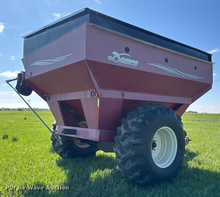 image for item EQ1431 2003 Demco 750 grain cart