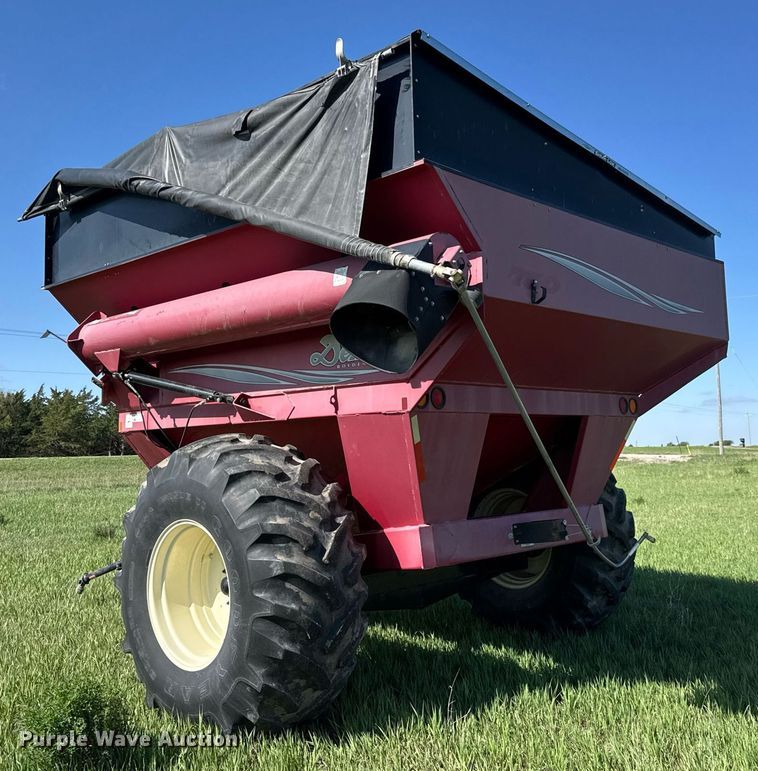 image for item EQ1431 2003 Demco 750 grain cart