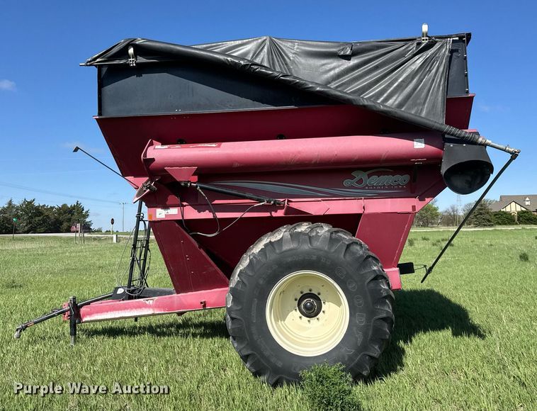image for item EQ1431 2003 Demco 750 grain cart