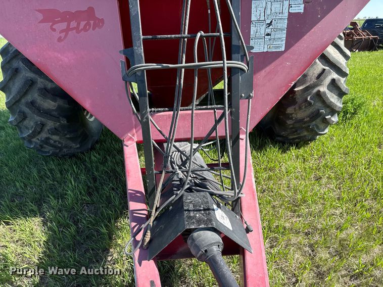 image for item EQ1431 2003 Demco 750 grain cart