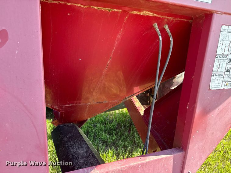 image for item EQ1431 2003 Demco 750 grain cart