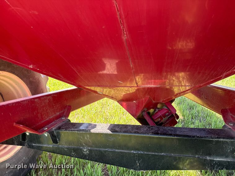 image for item EQ1431 2003 Demco 750 grain cart