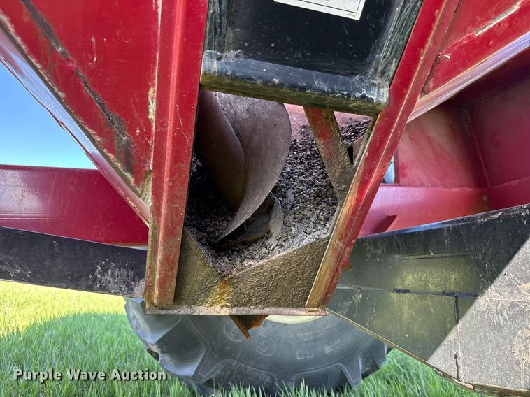 image for item EQ1431 2003 Demco 750 grain cart