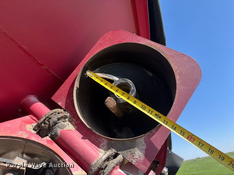 image for item EQ1431 2003 Demco 750 grain cart