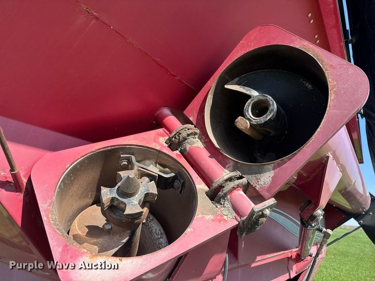 image for item EQ1431 2003 Demco 750 grain cart