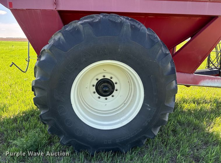 image for item EQ1431 2003 Demco 750 grain cart