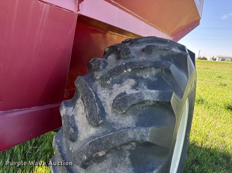 image for item EQ1431 2003 Demco 750 grain cart