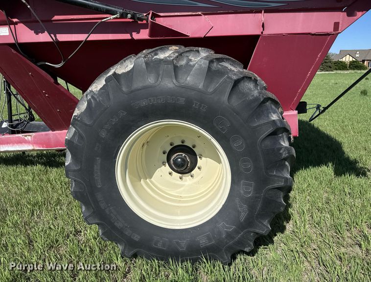 image for item EQ1431 2003 Demco 750 grain cart